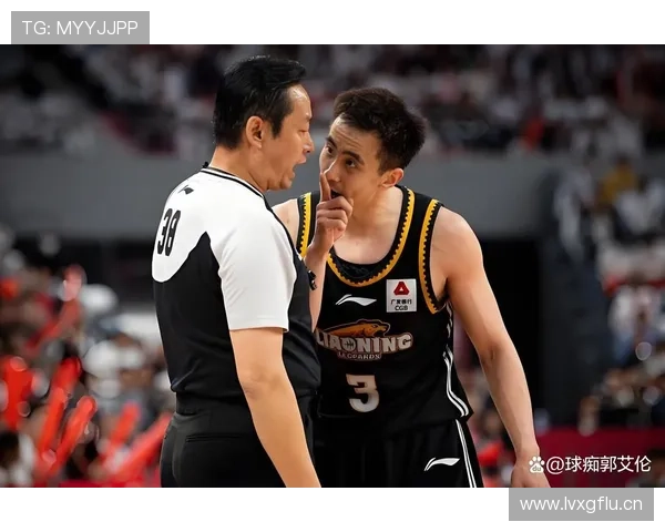 拉拽球衣犯规判罚背后的细节与争议解析