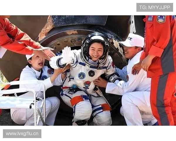 刘洋的家里居然有个小型健身房，这身材谁想到篮球场下这么拼命？