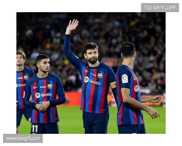 皮克退役后天天晒游艇派对，这日子过得比顶流明星还野