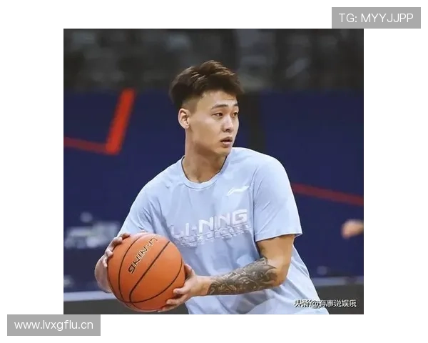 赵睿训练完直接拎着爱马仕去接娃，这反差谁懂啊